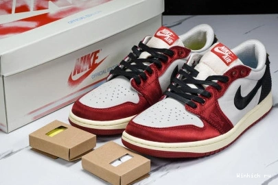 Room Home Trophy Low Jordan 1 OG Retro 1029